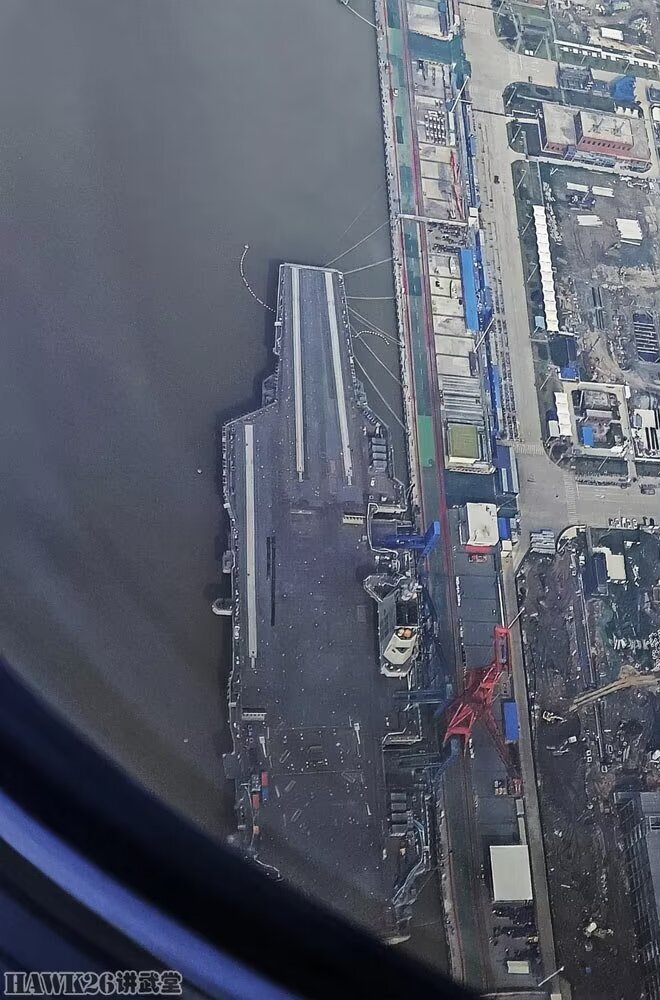 海外谈中国：攻击-11隐形无人机模型现身“陆基航母”意味什么？(图5)