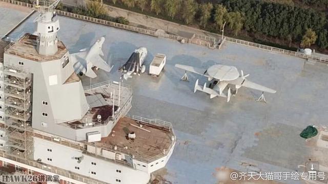 海外谈中国：攻击-11隐形无人机模型现身“陆基航母”意味什么？(图3)