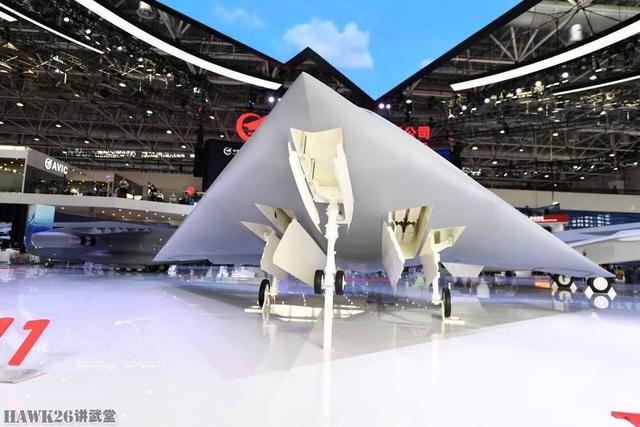 海外谈中国：攻击-11隐形无人机模型现身“陆基航母”意味什么？(图10)