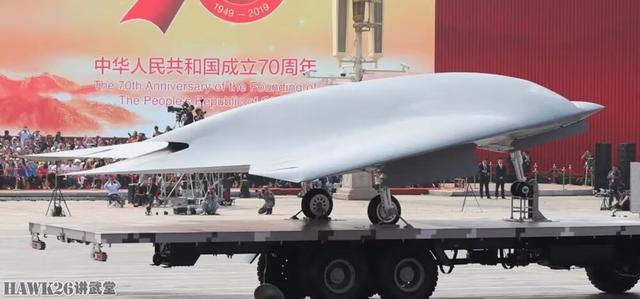 海外谈中国：攻击-11隐形无人机模型现身“陆基航母”意味什么？(图9)