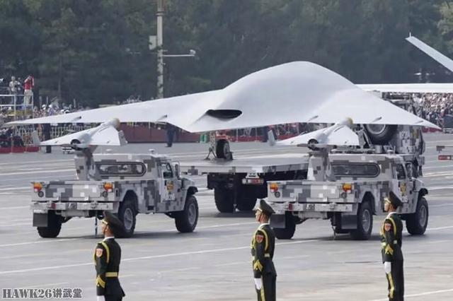 海外谈中国：攻击-11隐形无人机模型现身“陆基航母”意味什么？(图13)