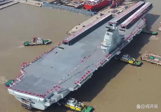 中国003号航母还未服役，第4艘超级巨舰下水，沪东造船厂临危受命(图3)