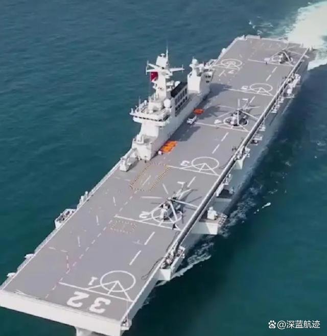 又一艘巨舰下水，即将服役！央视表态：海洋很大，三艘航母不够用(图2)
