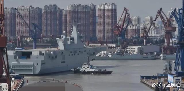 又一艘巨舰下水，即将服役！央视表态：海洋很大，三艘航母不够用(图3)
