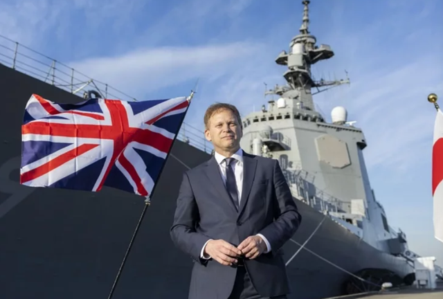 国防部就台湾、南海问题表态，英国防大臣称台海可穿越，自家航母却出大问题(图1)