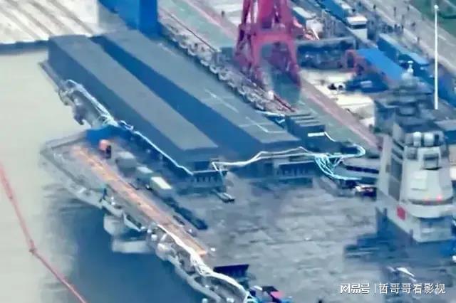 向世界宣布！福建号开始拆棚子，中国海军即将拥有全球顶级航母！(图1)