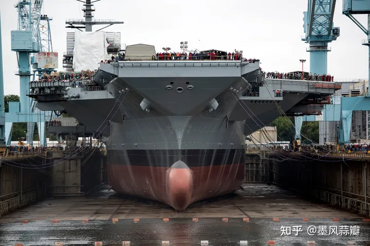 全球共有21艘航母，美国占半数，中国虽为后起之秀，但发展速度惊人(图8)