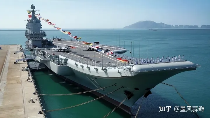 全球共有21艘航母，美国占半数，中国虽为后起之秀，但发展速度惊人(图14)