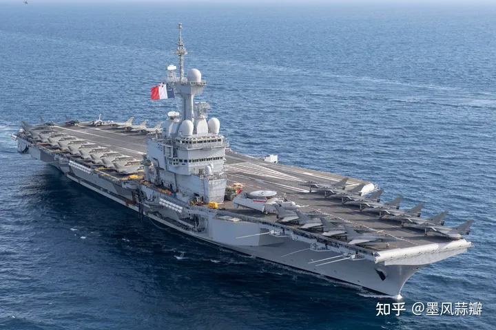 全球共有21艘航母，美国占半数，中国虽为后起之秀，但发展速度惊人(图18)
