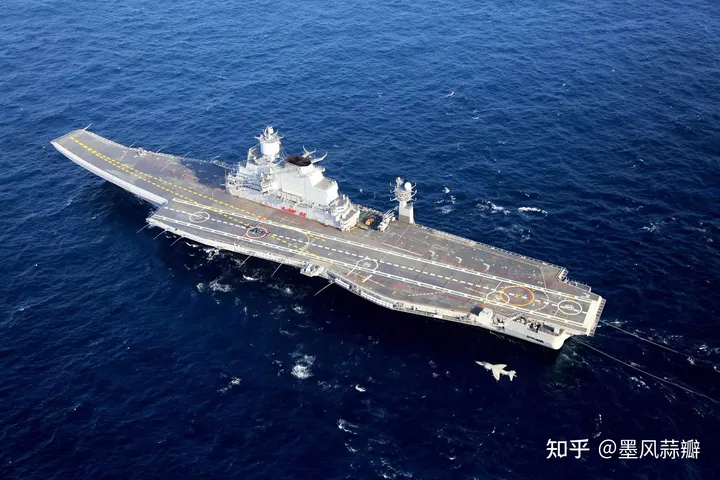 全球共有21艘航母，美国占半数，中国虽为后起之秀，但发展速度惊人(图19)